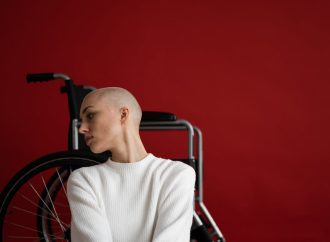 Jak skutecznie wykorzystać kompresy chłodzące w domowej rehabilitacji?