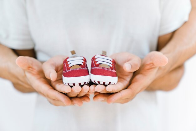 Jak wybrać idealne obuwie na każdą okazję – poradnik dla całej rodziny