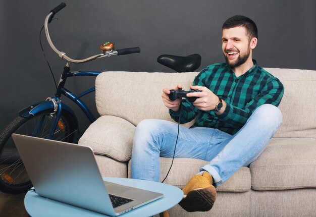 Jakie korzyści niesie ze sobą zakup konta Microsoft z grami na konsolę Xbox?