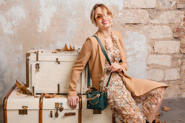 Sekrety stylizacji z wykorzystaniem vintage: jak łączyć przeszłość z nowoczesnością w modzie i urodzie