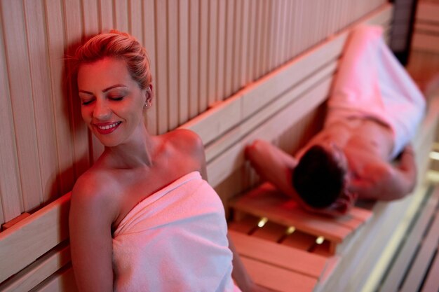 Jakie korzyści zdrowotne mogą przynieść różne typy saun w domu?