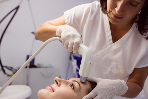 Nowoczesne metody laseroterapii w dermatologii estetycznej